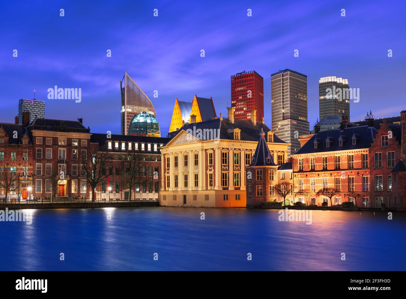 Den Haag, Niederlande Stadtbild bei Nacht. Stockfoto