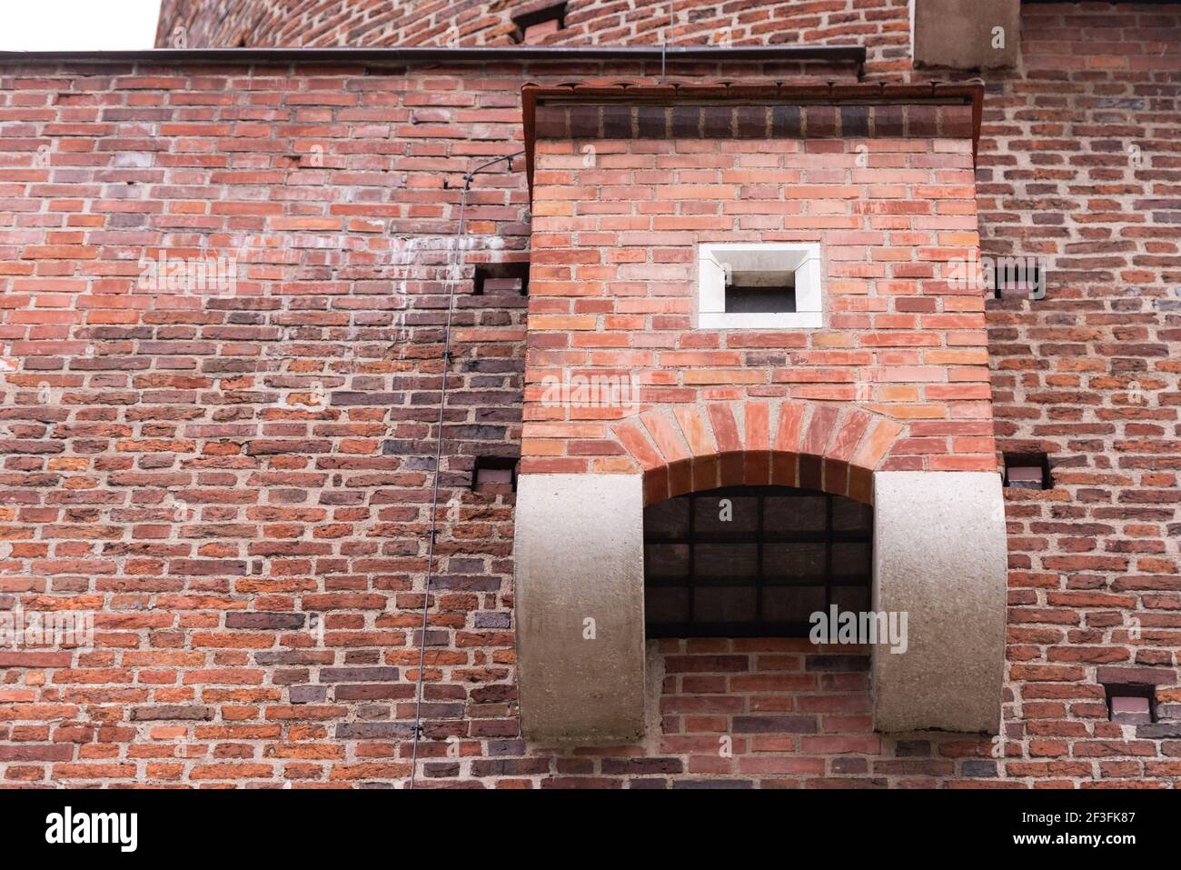 Mittelalterliche Toiletten im Schloss. Krakauer Toiletten an den Wänden des königlichen Schlosses Stockfoto