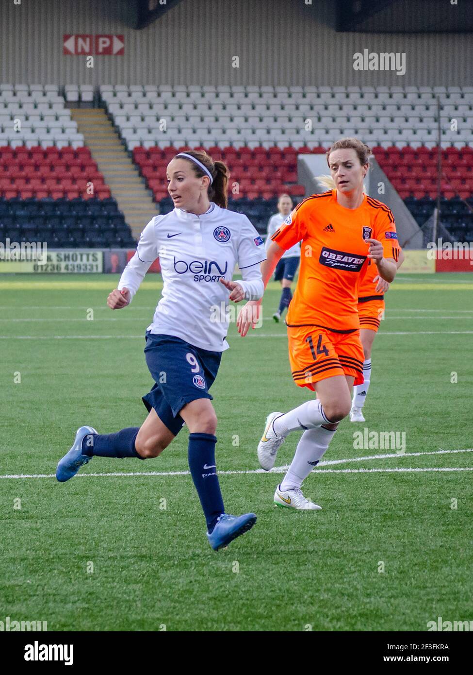 North Lanarkshire, Schottland, Großbritannien. 12th. November 2014: Ein Frauen-Champion-Ligen-Spiel gegen Glasgow City und Paris Saint-Germain. Stockfoto