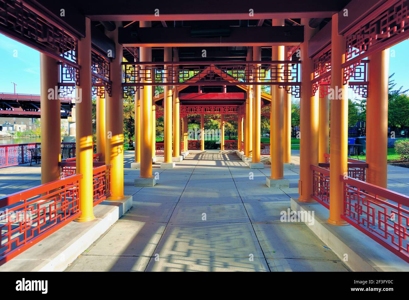 Chicago, Illinois, USA. Chinesische Pagode im Ping Tom Memorial Park in Chinatown. Stockfoto