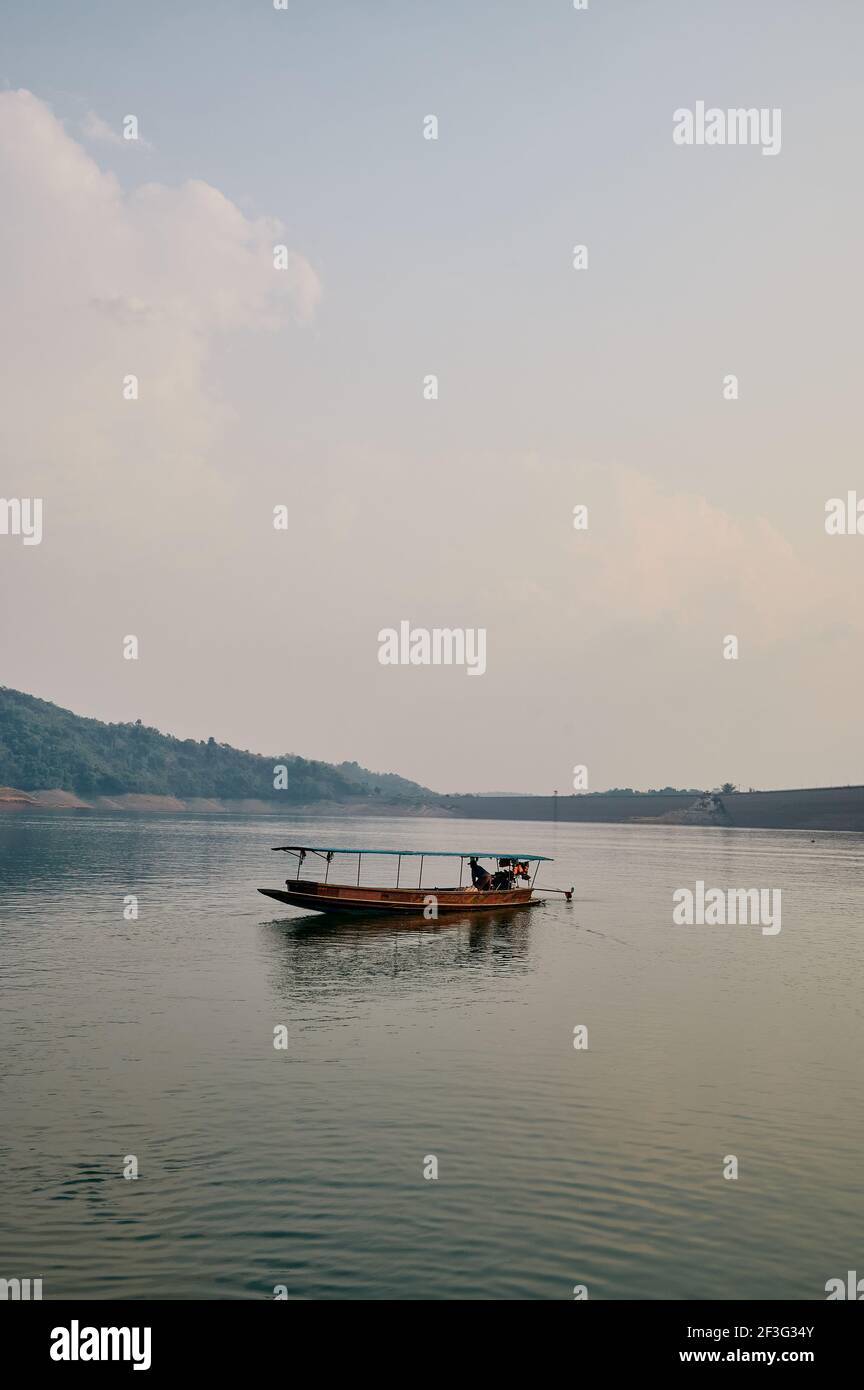 Die Landschaft im Khun Dan Prakan Chon Dam, Nakorn Nayok Provinz, Thailand Stockfoto