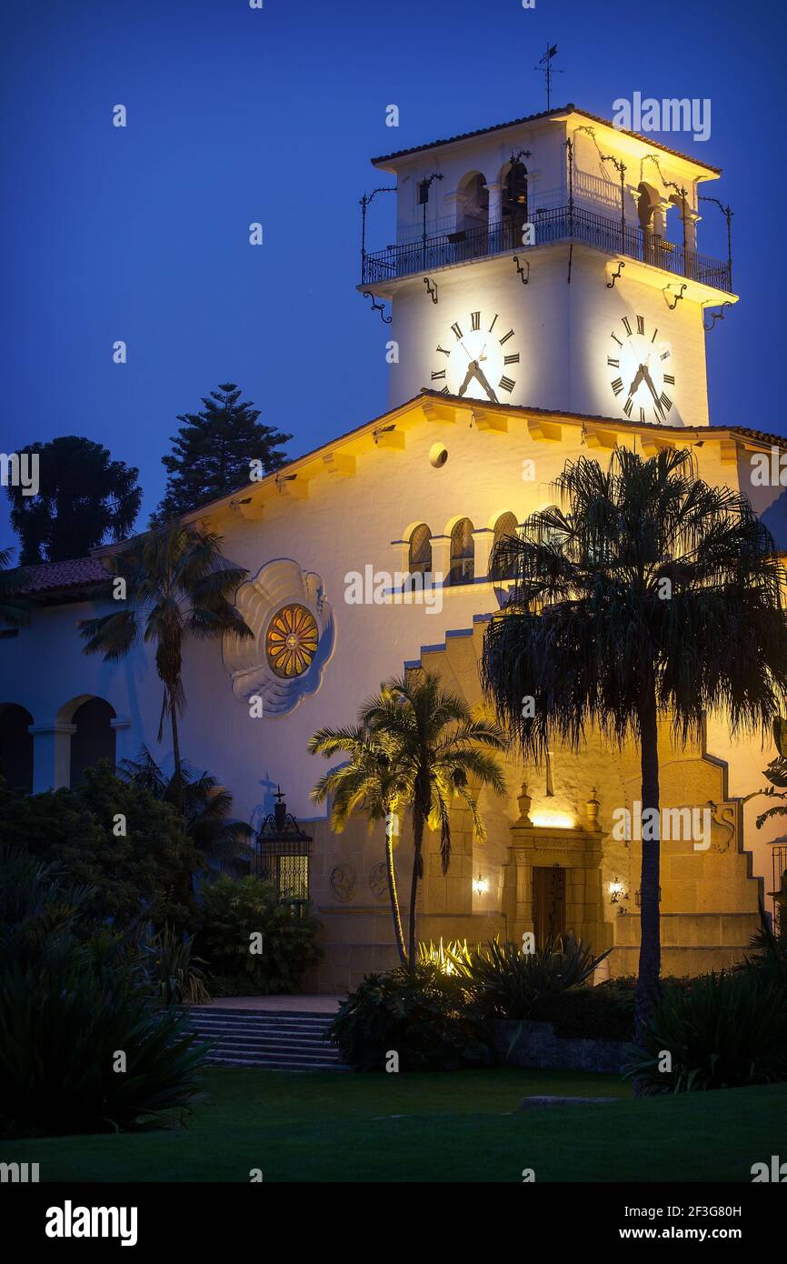 Santa Barbara Gerichtsgebäude in der Dämmerung Stockfoto