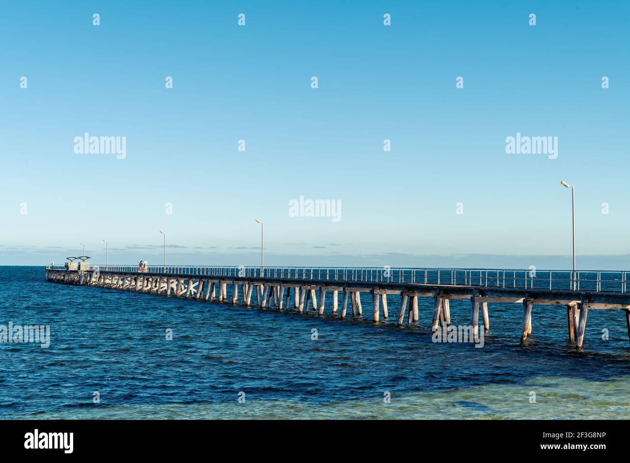 Marion Bay Steg mit Fischern an einem Tag, Yorke Peninsula, Südaustralien Stockfoto