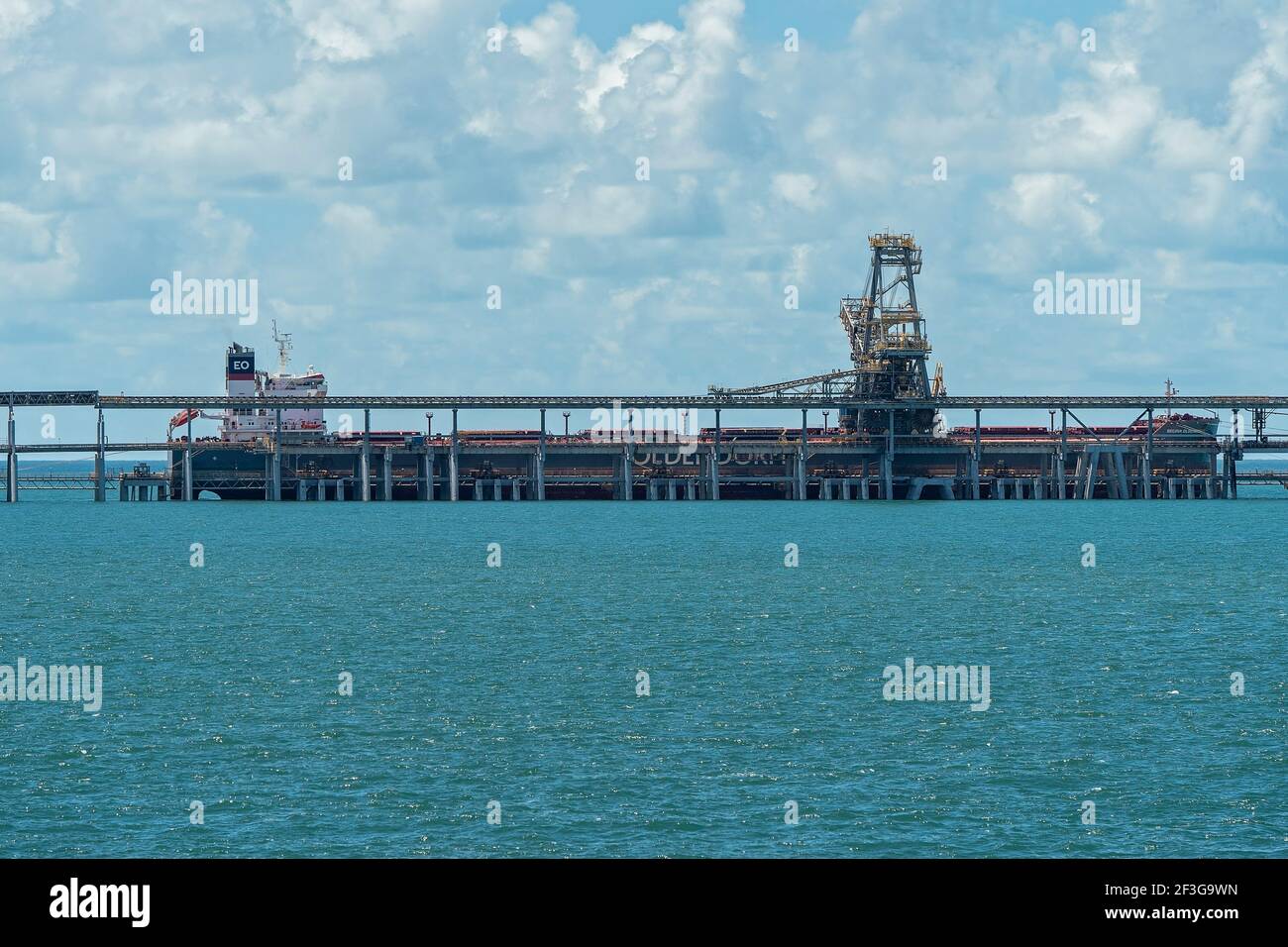 Mackay, Queensland, Australien - März 2021: Exportschiff Kohleverladeanlage am Dalrymple Bay Coal Terminal Stockfoto