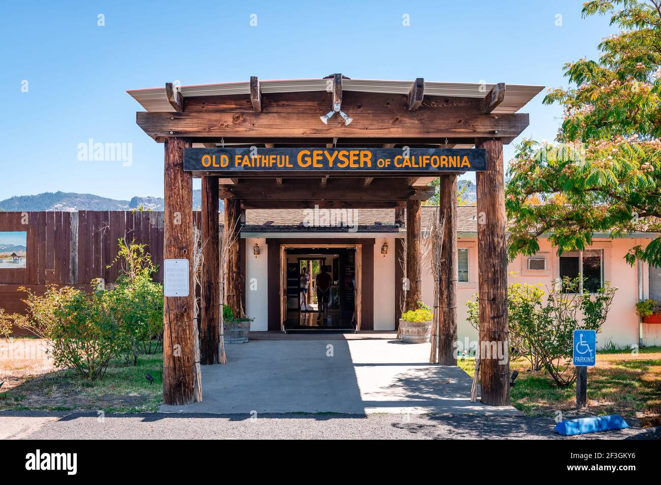 Calistoga, CA, USA - Juli 15 2015: Der Eingang des Geysir Geysir bekannt als die "Old Faithful of California" oder "Little Old Faithful". Stockfoto