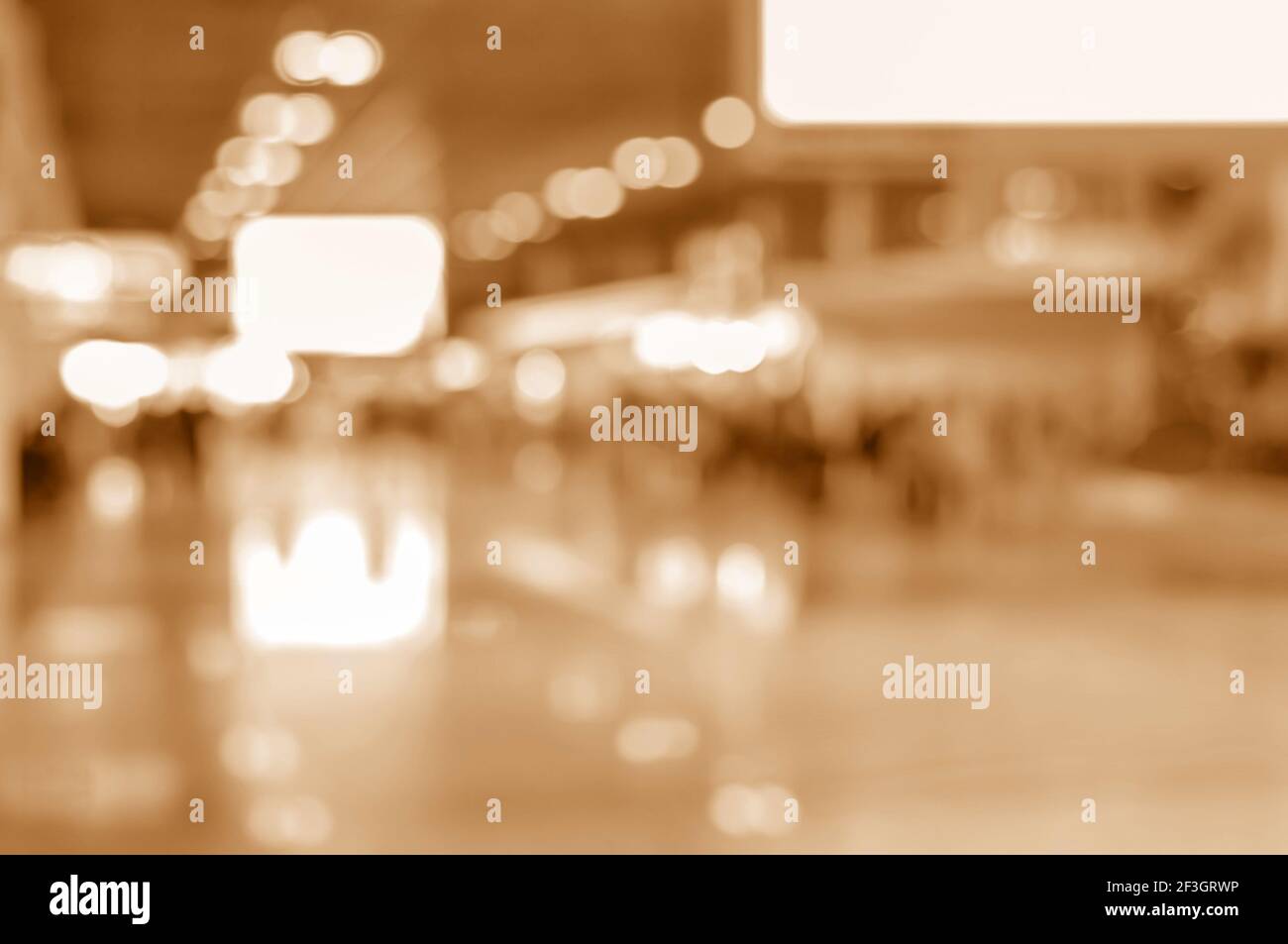 Verschwommener Flur des Flughafenterminals als Hintergrund - braune Sepia Effekt Stockfoto