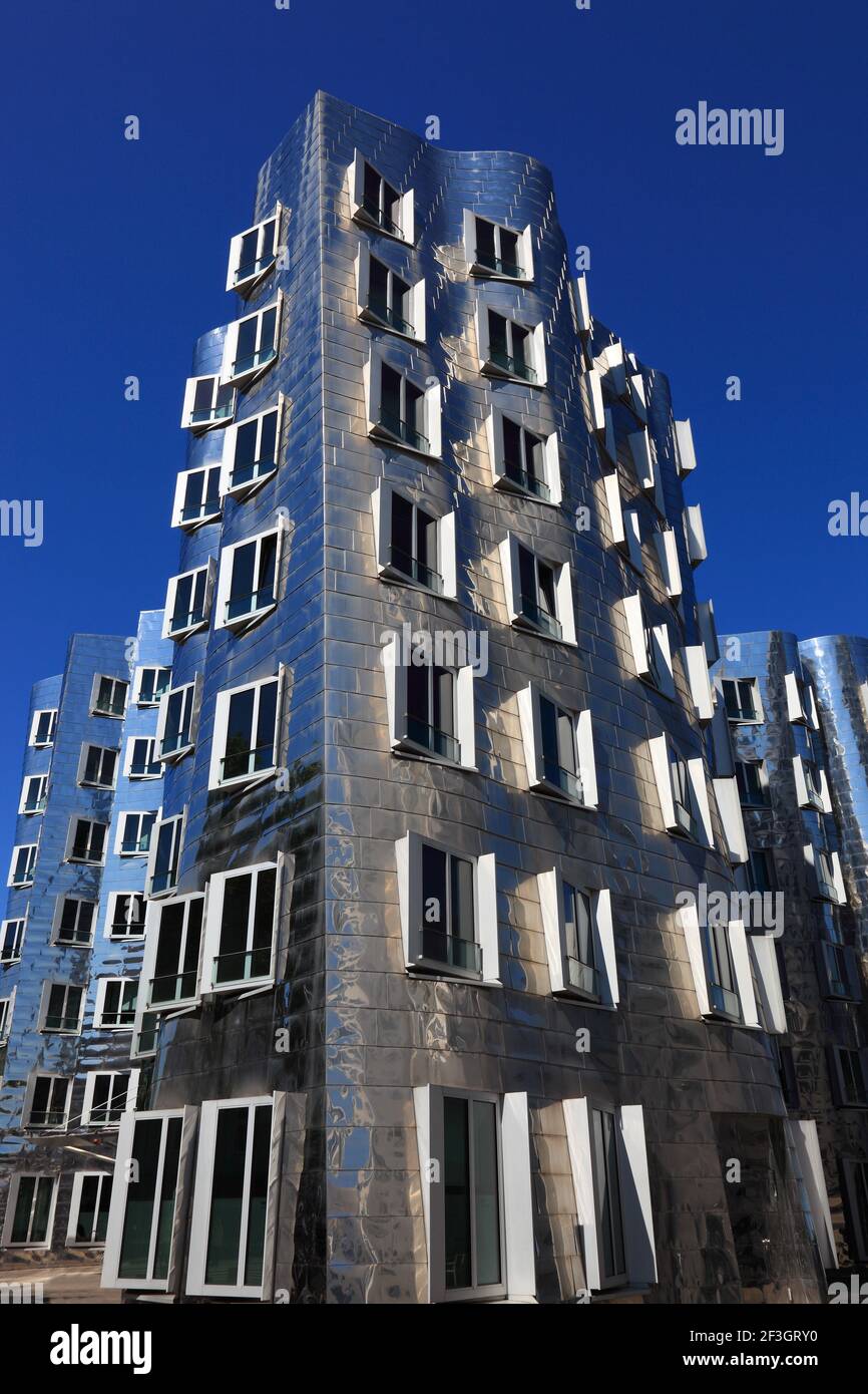 Neuer Zollhof Im Medienhafen, Gehry-Bauten, Architekt Frank Gehry ...