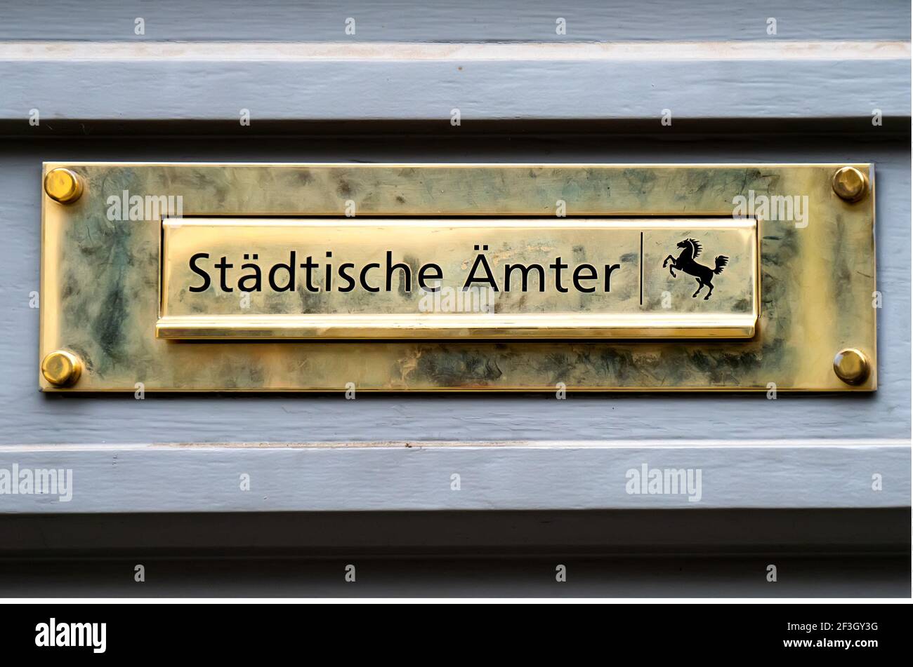 Briefkasten der Gemeindeämter mit Pferdesymbol im Stadtzentrum von Stuttgart Stockfoto
