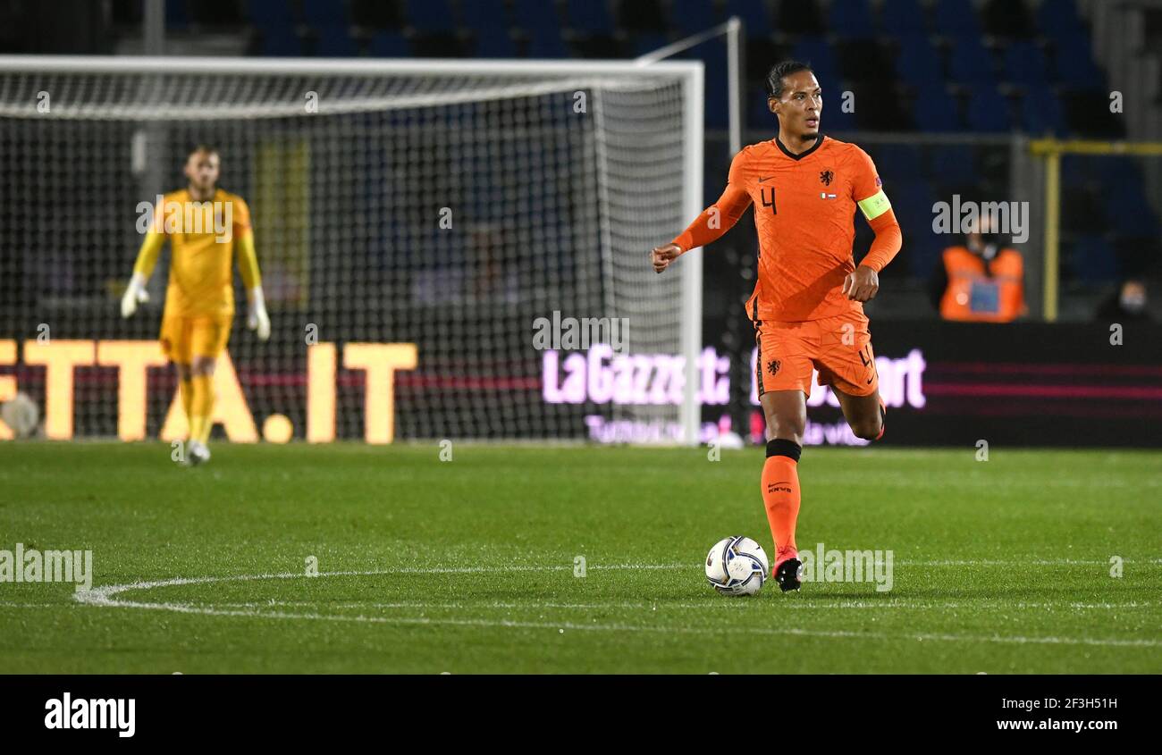 Hollands Kapitän Virgil van Dijk in Aktion, während des Spiels der Nations League Italien gegen Niederlande, in Bergamo. Stockfoto