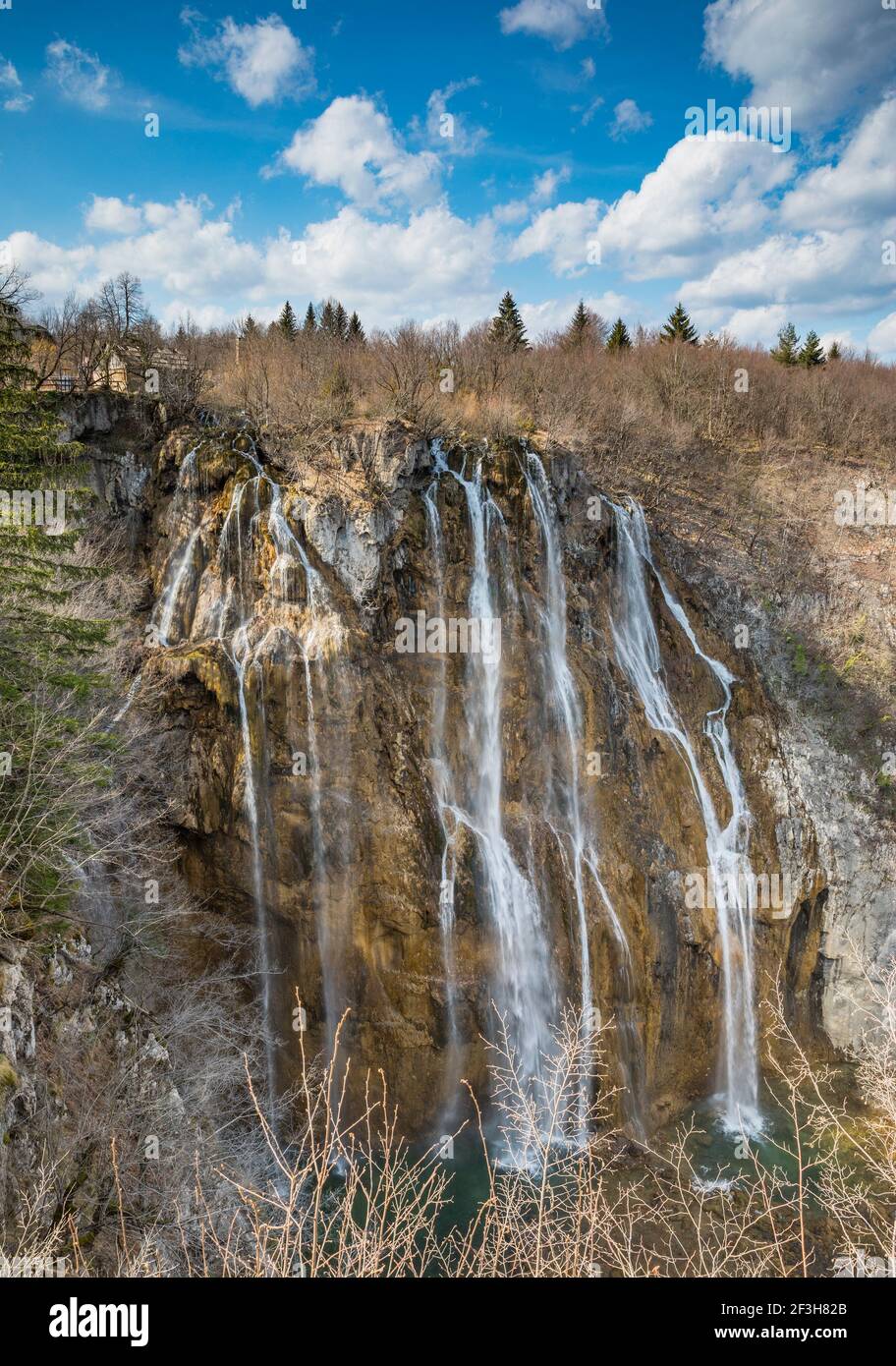 Großer Wasserfall im Nationalpark Plitvicer Seen Stockfoto