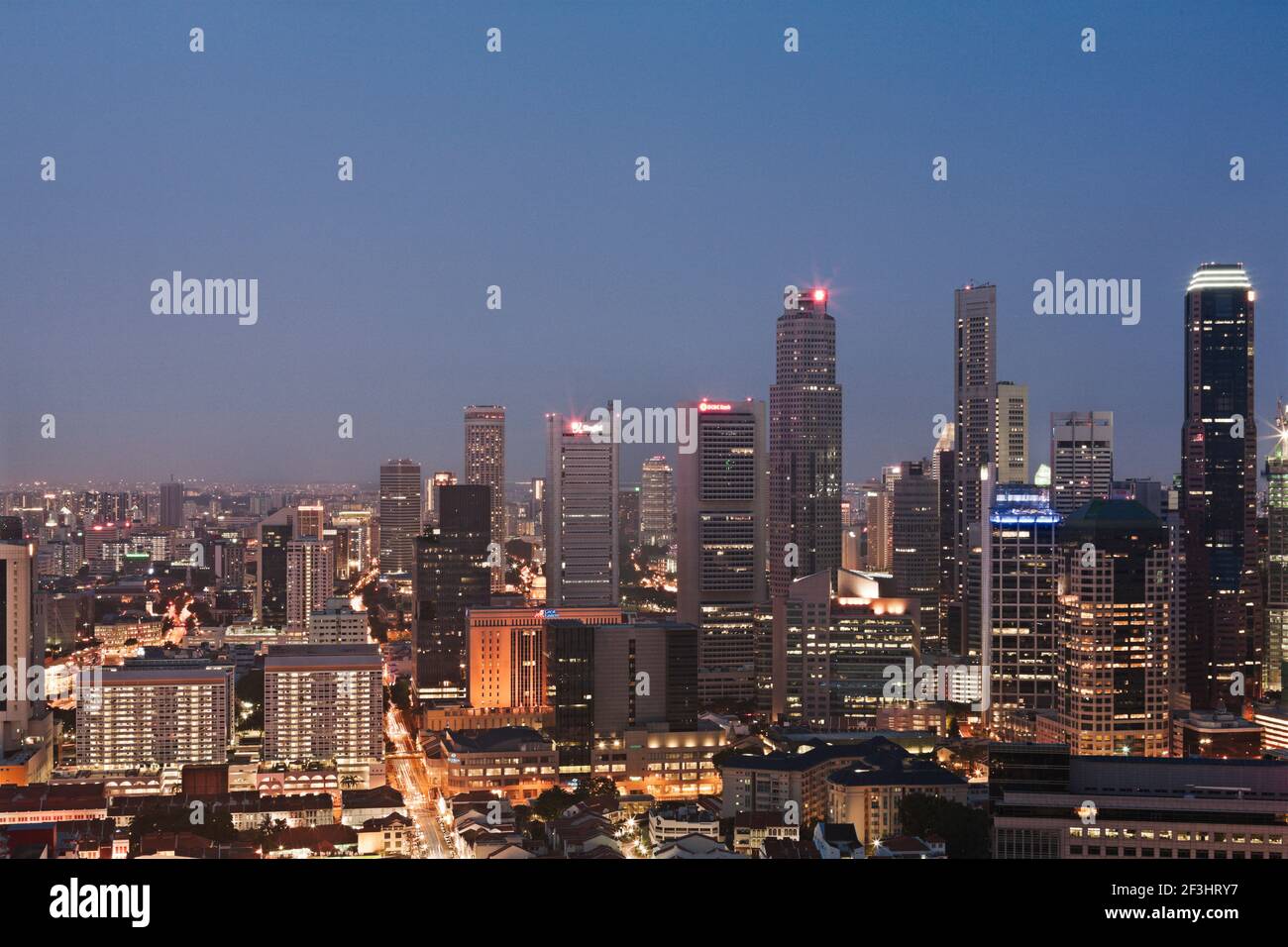 Singapore Central Business District (CBD) Skyline aus Pinnacle@Duxton's 50.-geschossigen Himmel Garten gesehen. Stockfoto