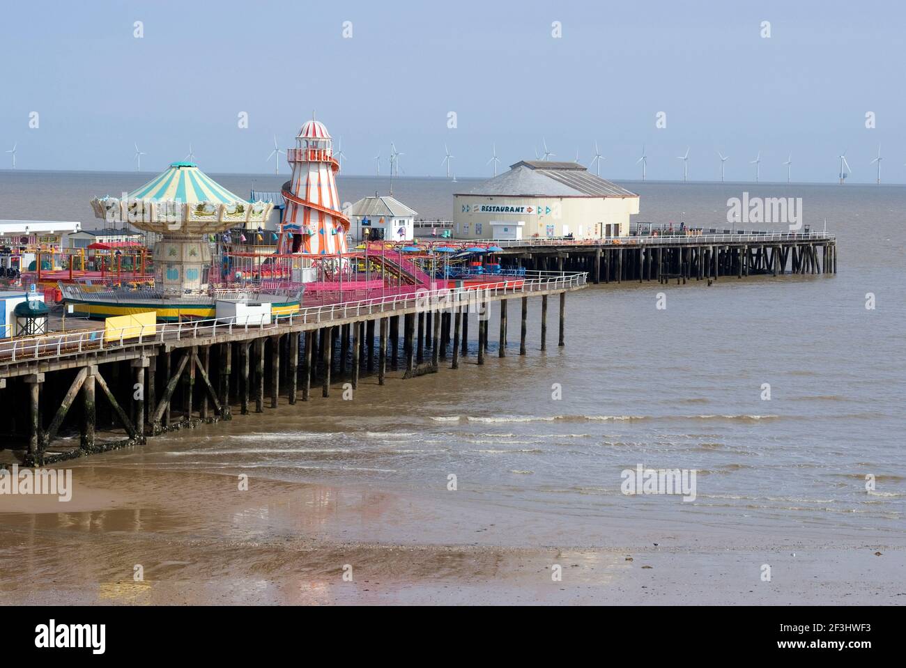 Blick auf die Vergnügungen am Pier, Clacton-on-Sea, Essex, England Stockfoto