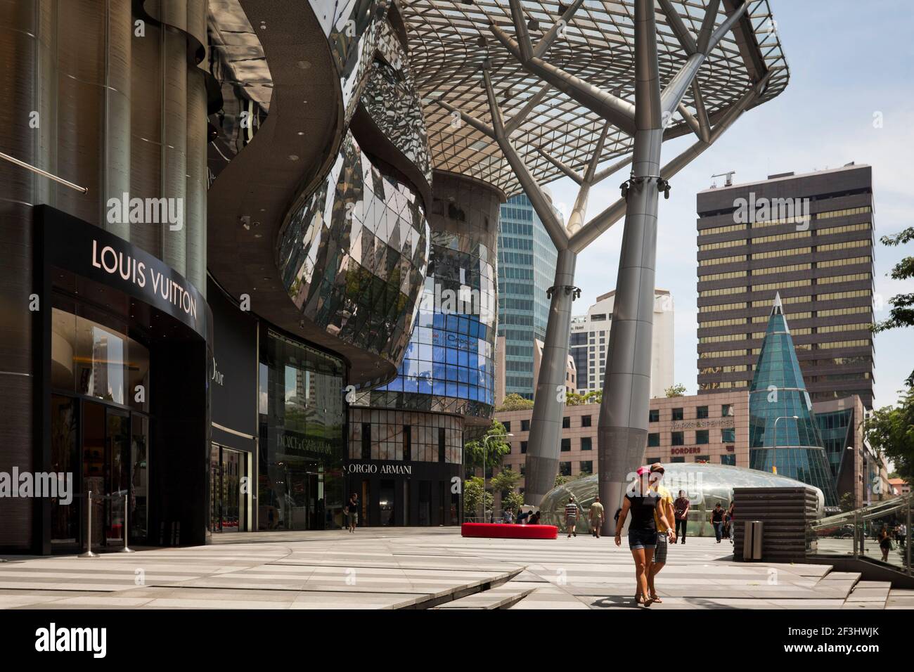 ION Orchard Shopping Mall von Benoy und RSP Architects Planners & Engineers. Es liegt an der Orchard Road in Singapur und wurde im Juli 2009 eröffnet. Stockfoto