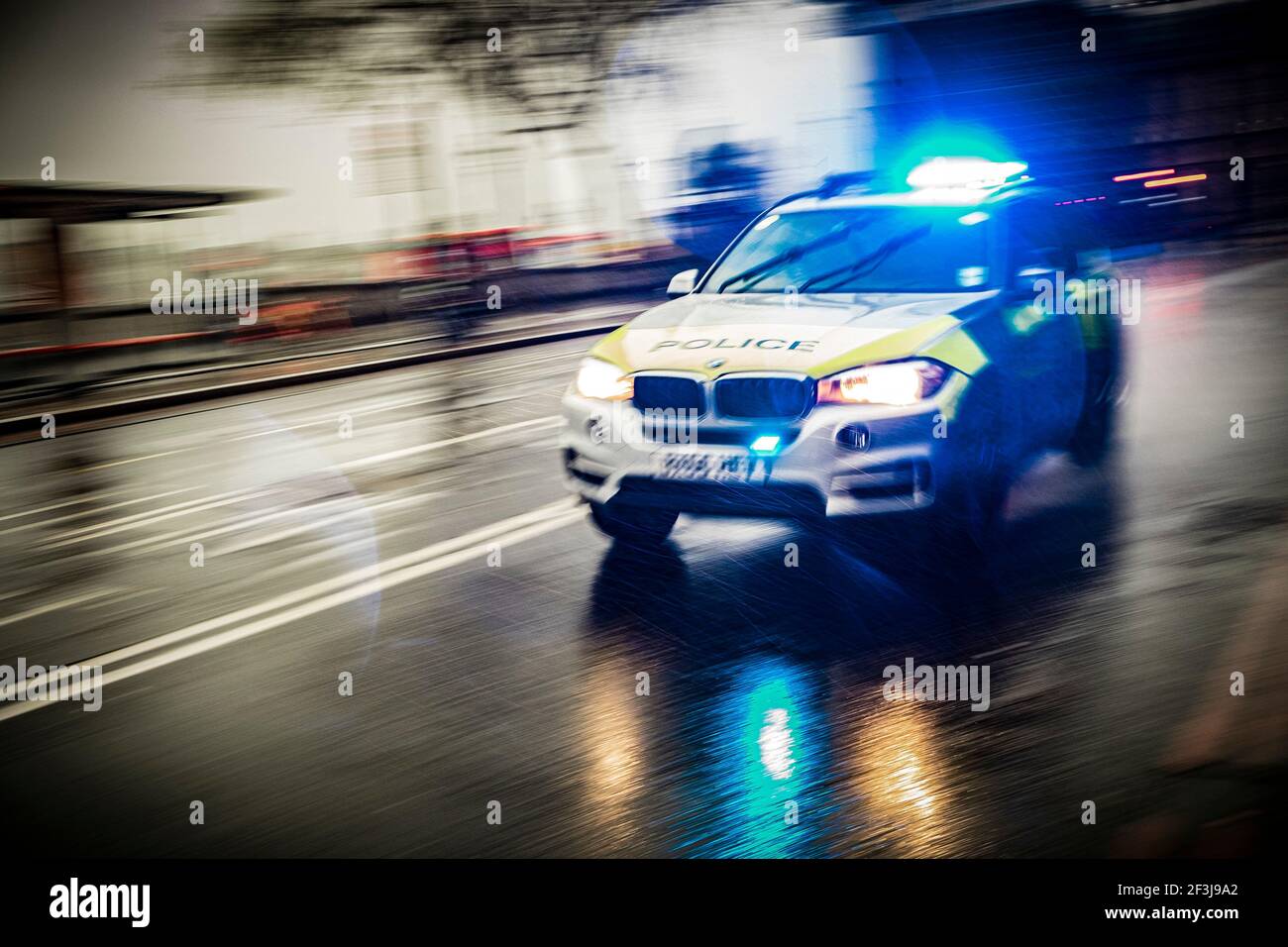 Metropolitan Police BMW X5 Entgegennahme eines Notrufs in Whitehall, London, UK Fotografie von Jason Bye t: 07966 173 930 e: mail@jasonbye.com w: http://www.jasonbye.com Stockfoto