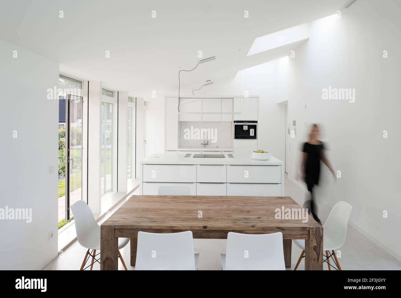 Innenansicht des Licht-Activ-Haus, Wohn- und Esszimmer, Hamburg Stockfoto