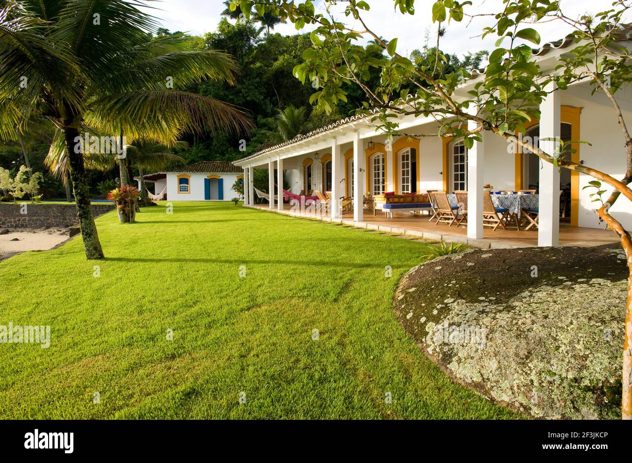 Privathaus in Parati Brasilien. Casarao Amarilo ist eines der schönsten Häuser in Paraty Stadt, nur wenige Minuten zu Fuß vom historischen Zentrum. Aussicht Stockfoto