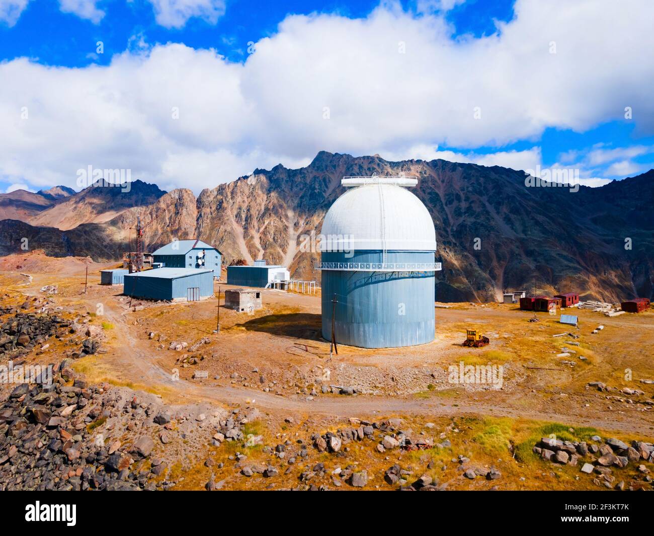 Terskol Peak Observatory ist ein internationales Zentrum für astronomische, medizinische und ökologische Forschung auf dem Berg Elbrus, Russland Stockfoto