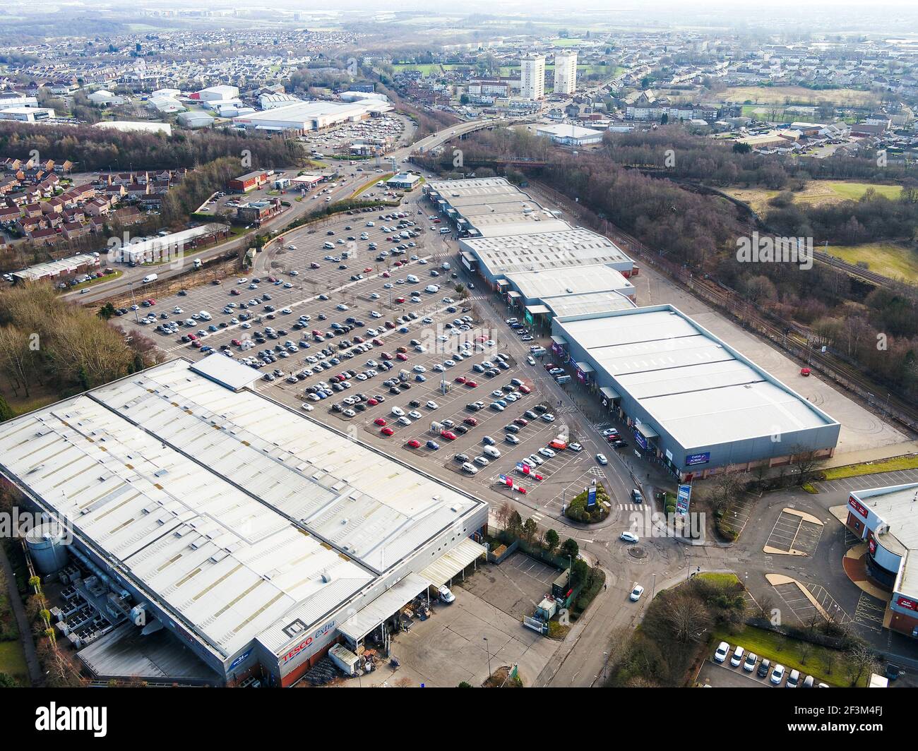 Luftdrohnenansicht des Farady Retail Park Coatbridge Stockfoto