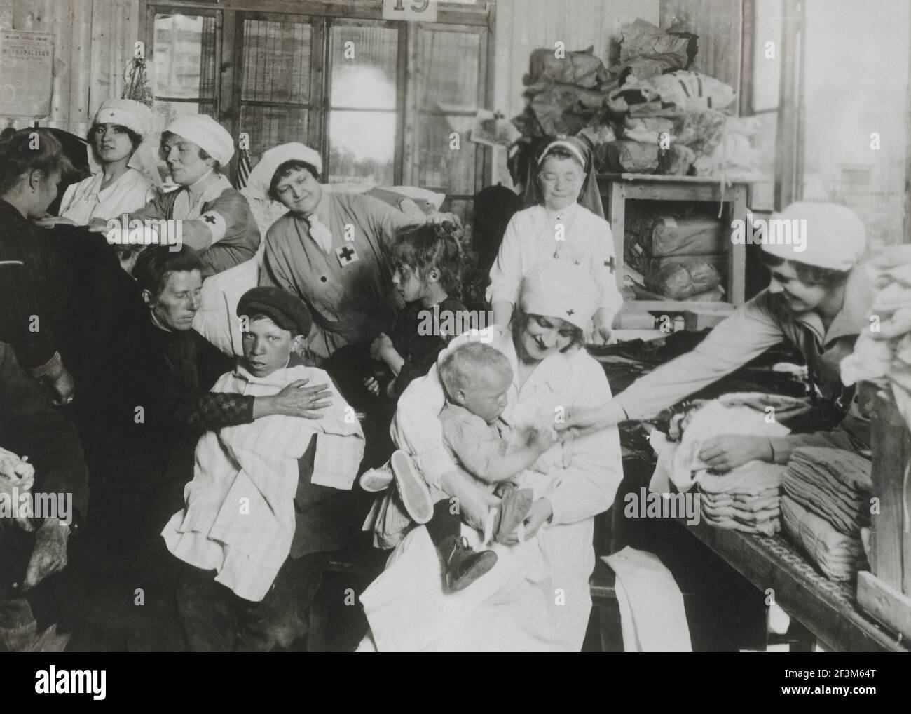 Vintage-Foto der American Red Cross Kantine im Gare De L' Est, wo alle belgischen Flüchtlinge hereinkamen Die Station wird gepflegt und ernährt frei von Stockfoto