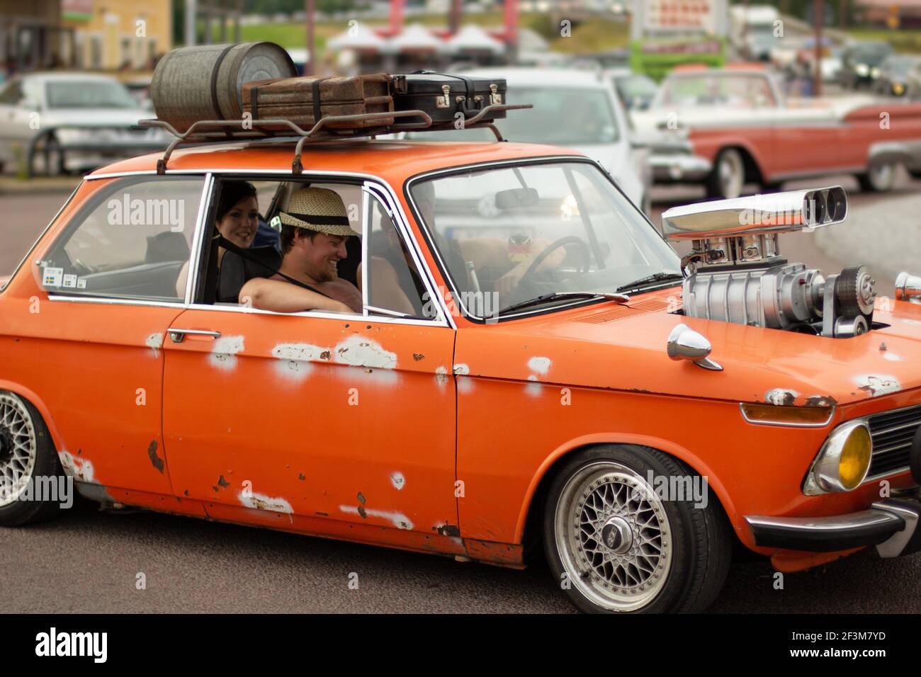 Rattvik, Schweden - Juli 27,2013: Oldtimer-Woche Rttvik - Oldtimer, orange BMW 2002 TII. Stockfoto