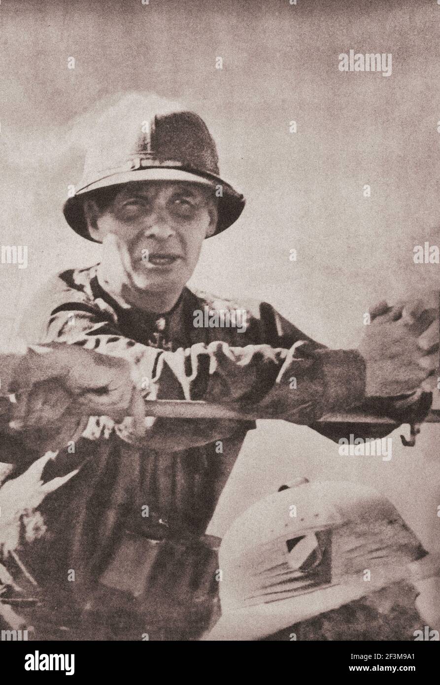 Weltkrieg II Periode aus deutschen Propaganda Nachrichten. Generaloberst Rommel beobachtet die Entwicklung der Schlacht von seinem Kommandowagen aus. 1941 Stockfoto