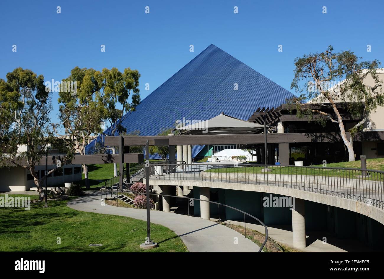 LONG BEACH, KALIFORNIEN - 16 MAR 2021: Die Walter Pyramid, früher bekannt als die Long Beach Pyramid, ist eine 4.000-Sitz, Indoor-Mehrzweck-Arena auf der Stockfoto