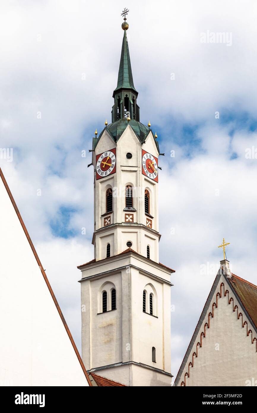 Turm der Pfarrkirche St. Jakob in Schrobenhausen, Bayern, Deutschland Stockfoto