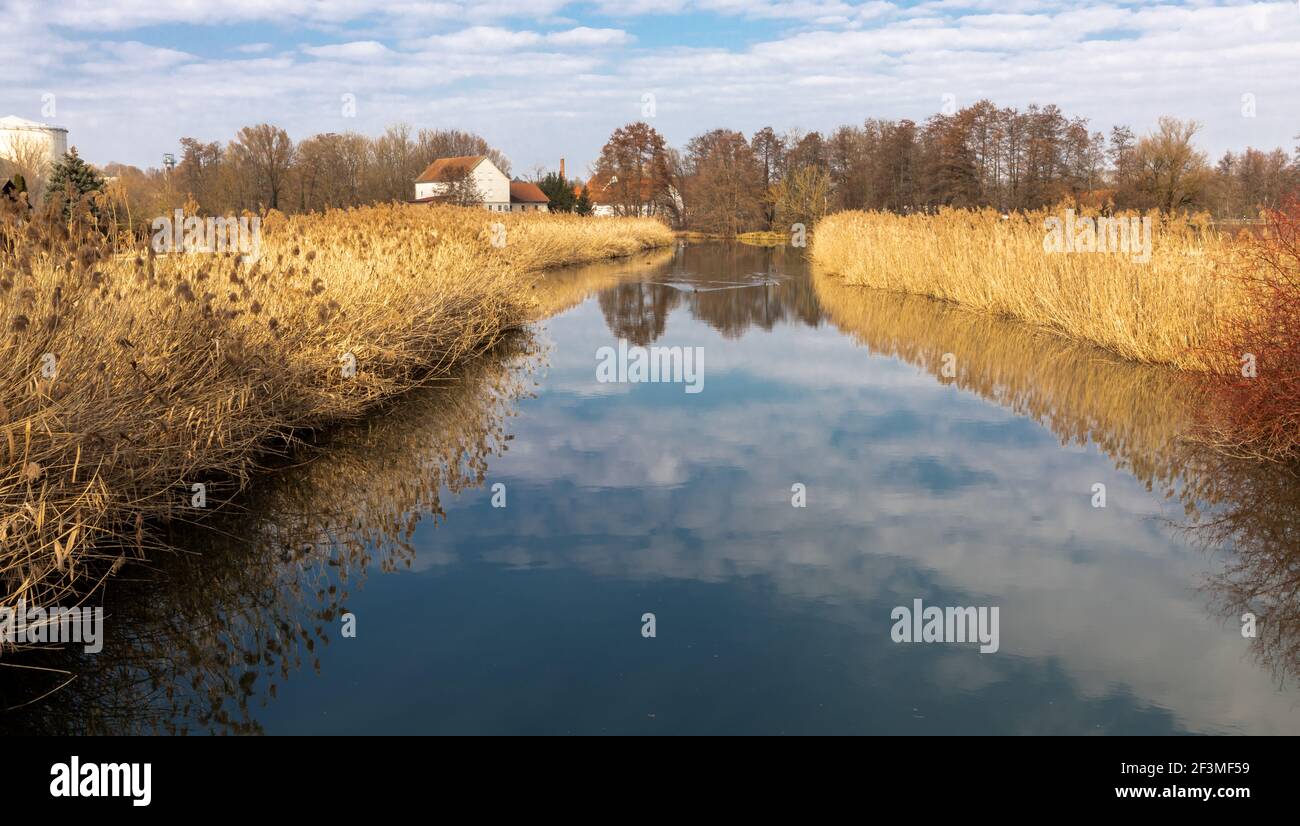 Am Paar Fluss in Schrobenhausen, Bayern, Deutschland Stockfoto
