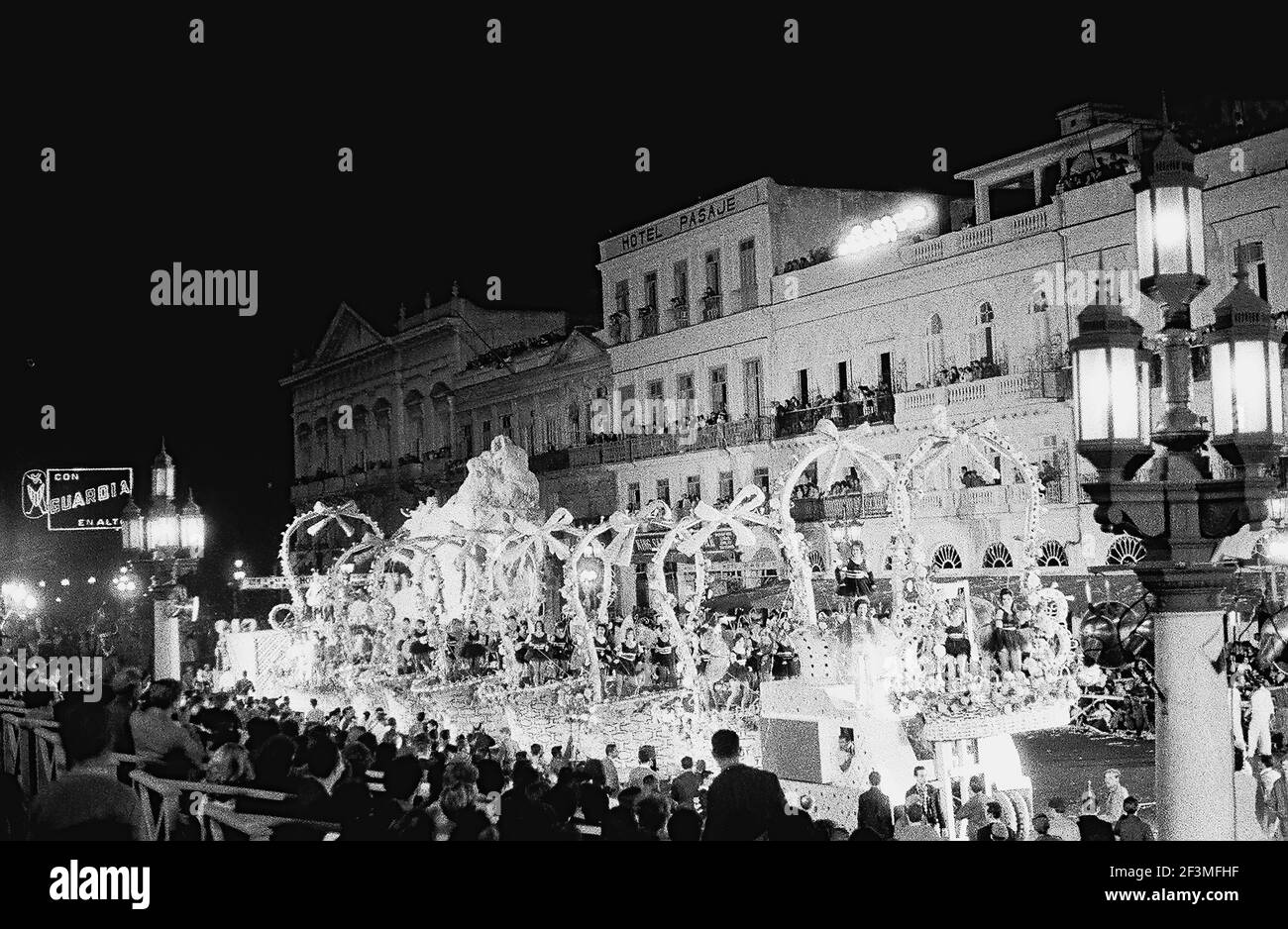 Carnaval, Havanna (Kuba : Provinz), Havanna (Kuba), Kuba, 1964. Aus der Sammlung Deena Stryker Photographs. () Stockfoto