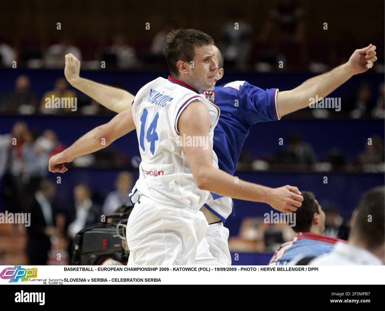 BASKETBALL - EUROPAMEISTERSCHAFT 2009 - KATOWICE (POL) - 19/09/2009 - FOTO : HERVE BELLENGER / DPPI SLOWENIEN / SERBIEN - FEIER SERBIEN Stockfoto