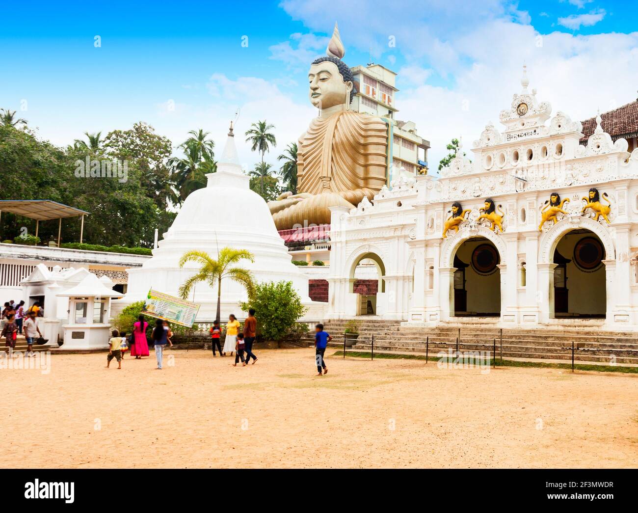 Wewurukannala Vihara oder Raja Maha Viharaya. Wewurukannala Vihara ist ein buddhistischer Tempel in Dikwella, Sri Lanka Stockfoto