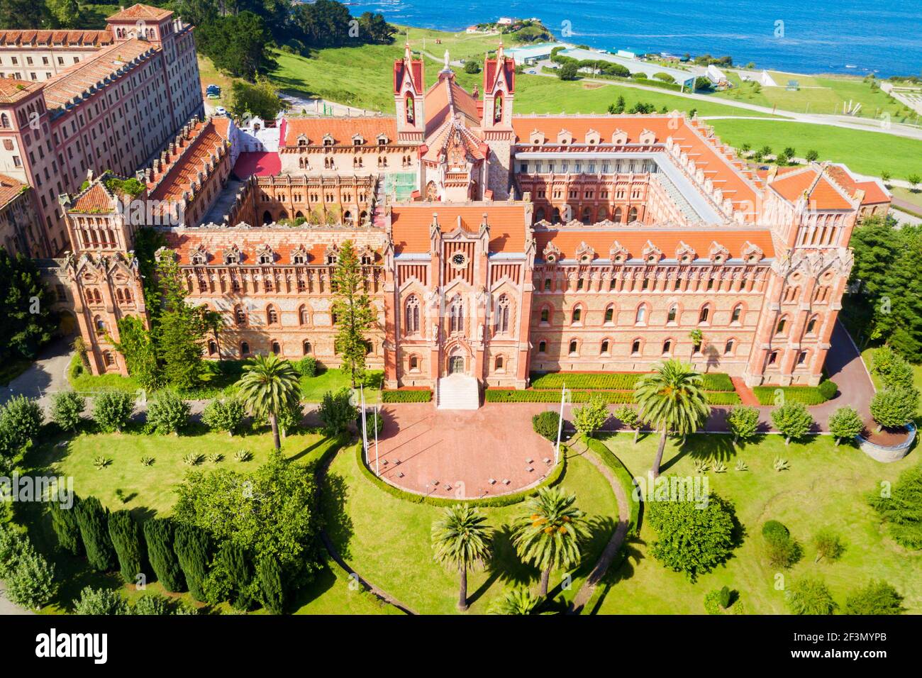 Universität Zentrum oder der Päpstlichen Universität Comillas oder Universidad Pontificia ist eine private Universität in Comillas, Spanien Stockfoto