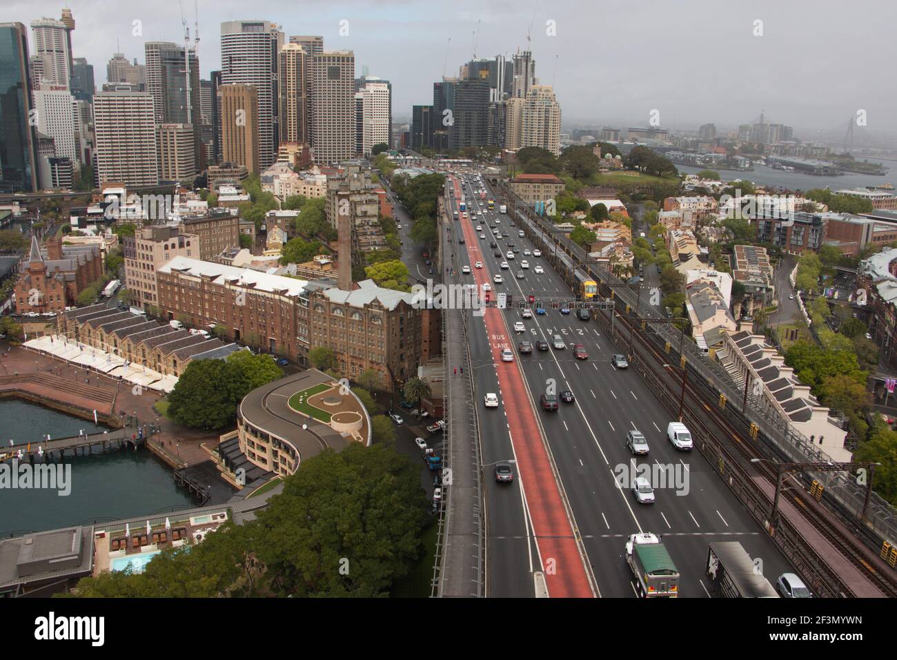 Blick vom Pylon Lookout auf die Harbour Bridge in Sydney in New South Wales in Australien Stockfoto