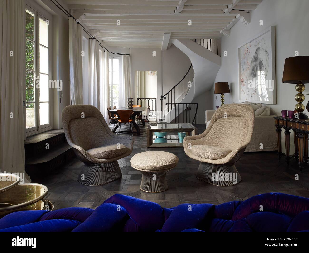 Warren Platner Stühle und Tisch in der Ecke des Büros mit Blick ...