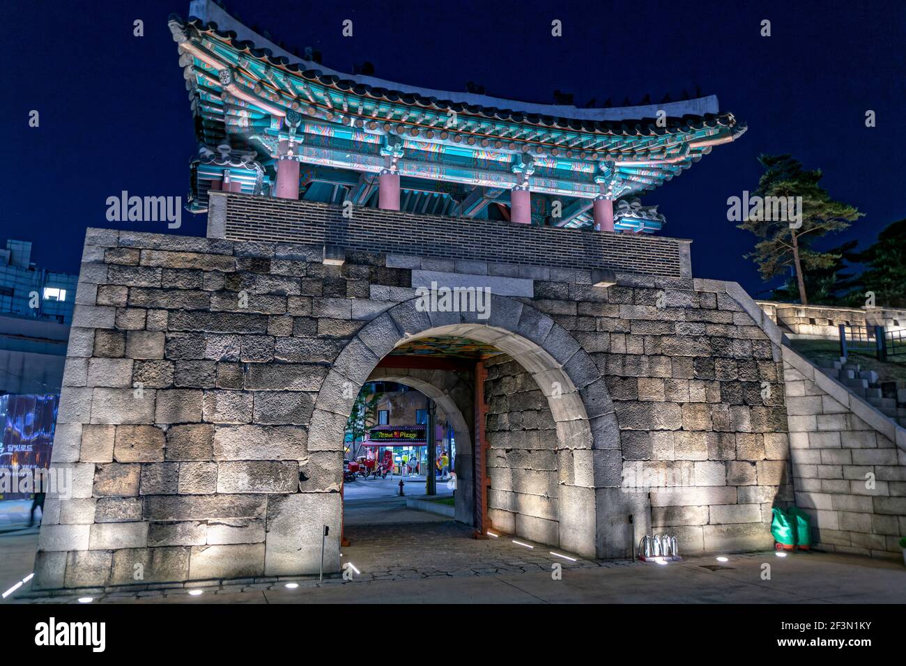 Seoul, Südkorea. 24th Mai 2017. Gwanghuimun Gate ist eines der acht Tore in der Seoul Fortress Wall an der Ecke der Toegye-ro und Cheonggu Stockfoto