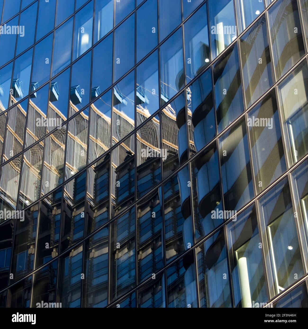 Reflektierende Stadt. Architekt: Norman Foster, Designer: Foster & Partners Stockfoto