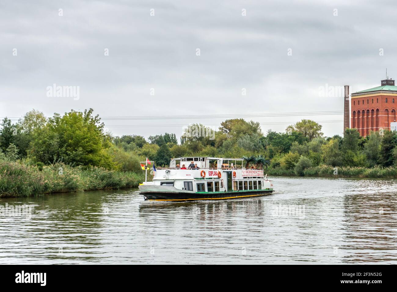 Ein Touristenboot auf der oder in Breslau, Schlesien, Polen, Europa Stockfoto