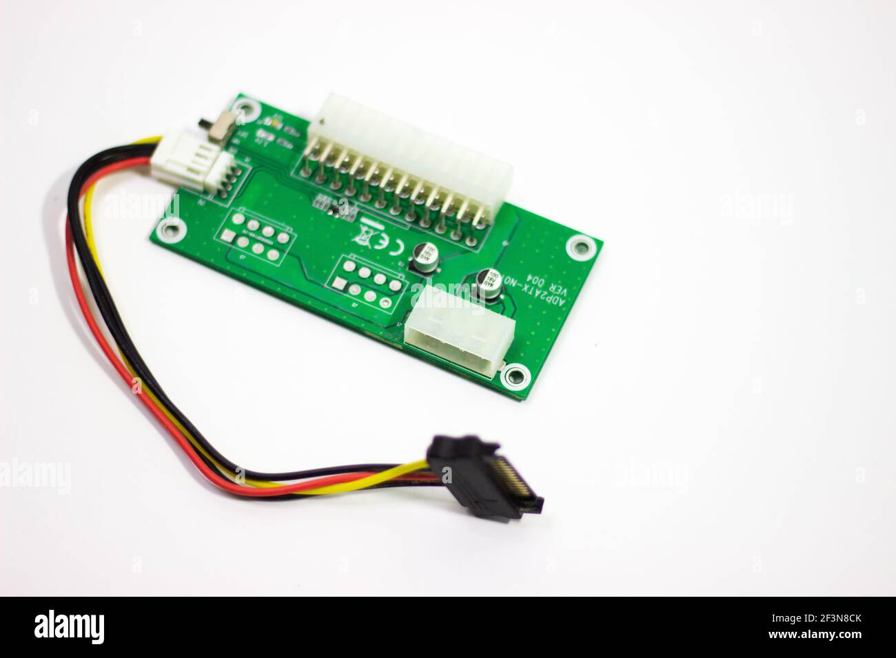 Synchronisator für Stromversorgung. Gerät zum Sammeln Bergbaubetrieb. Bergbaubrett. Mikroschaltung für den Anschluss von Videokarten. Stockfoto