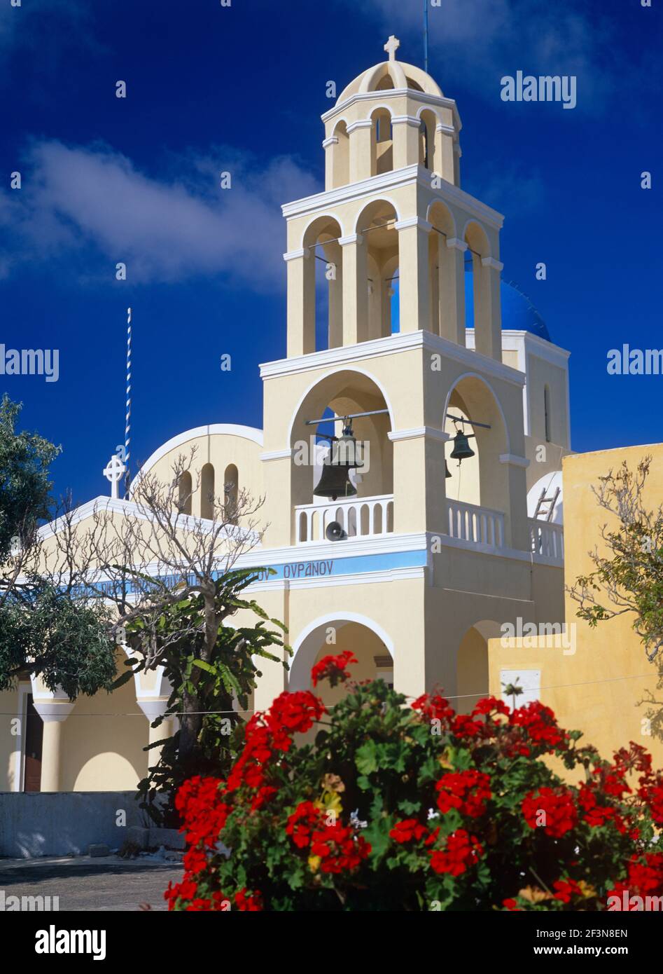 Oia auch bekannt als Ia ist die Hauptstadt auf den Klippen der vulkanischen Insel Santorini oder Thira. Es ist ein wichtiges Touristenziel in den Kykladen Stockfoto