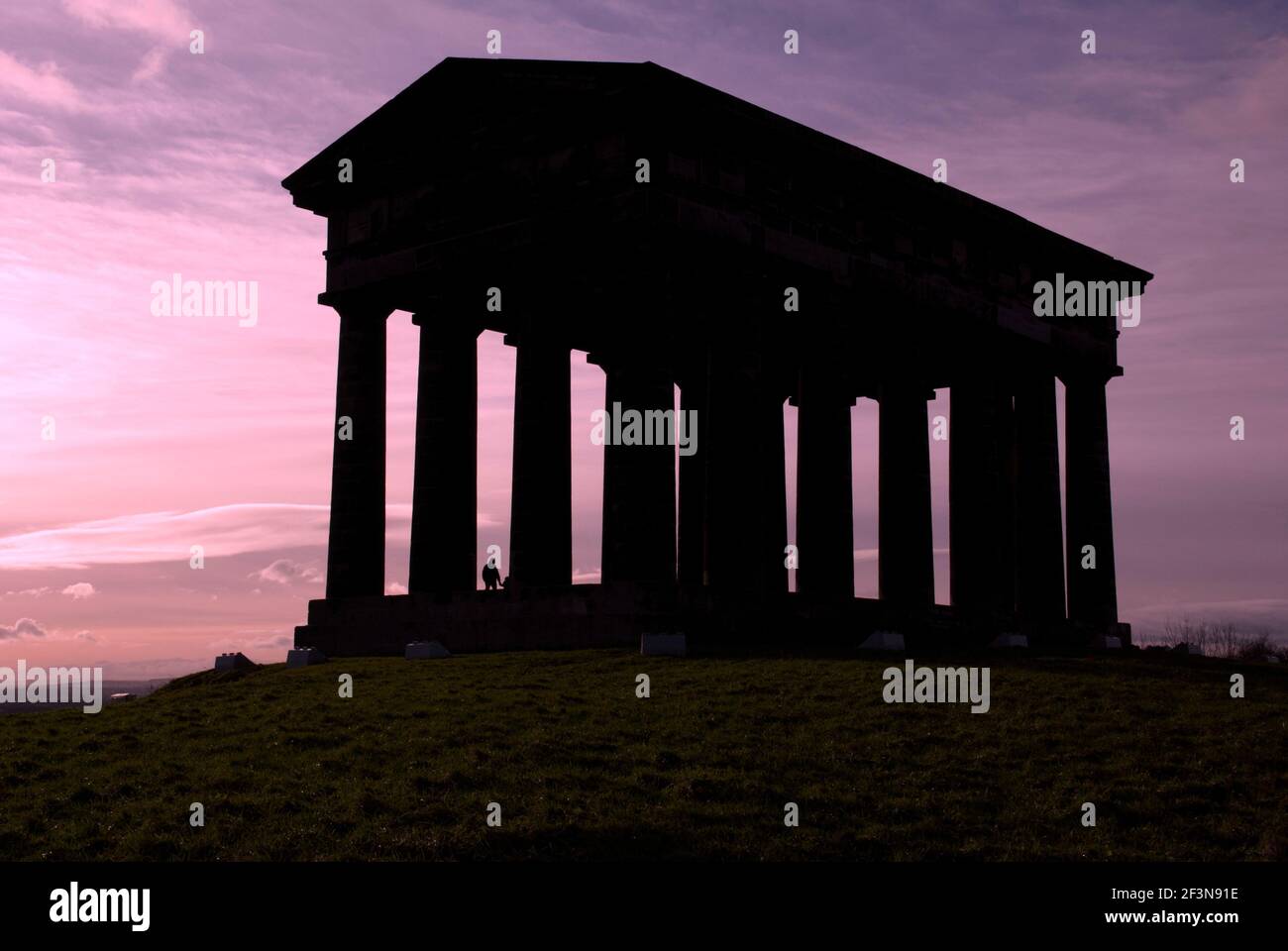 Das Penshaw Monument (offiziell Earl of Durham's Monument) ist ein Torheit, der 1844 auf dem Penshaw Hill erbaut wurde. Es ist John George Lambton, Tannen, gewidmet Stockfoto