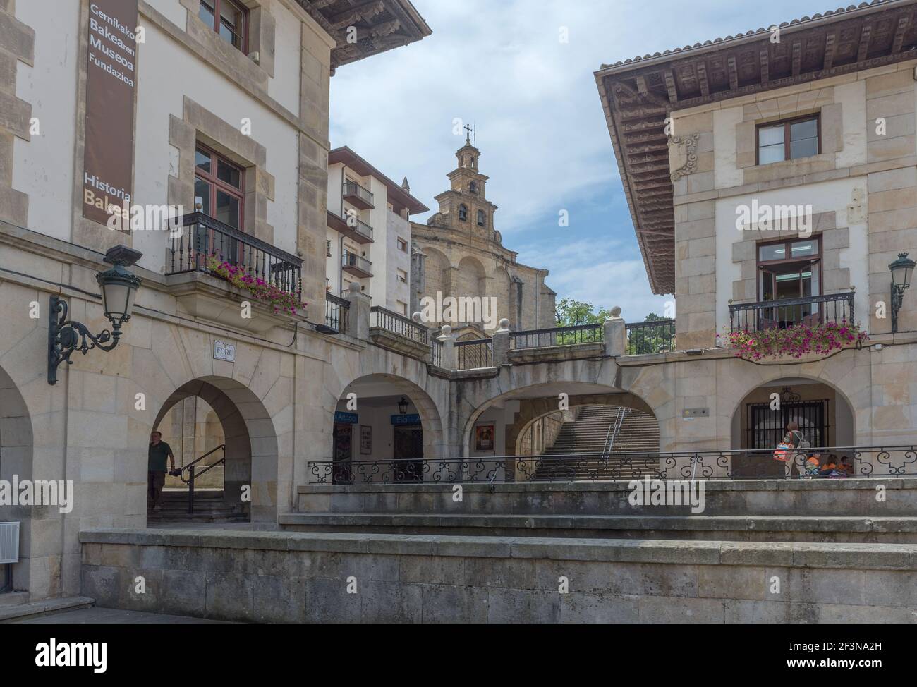 Historische Gebäude in der Innenstadt von Guernica, Baskenland, Spanien Stockfoto