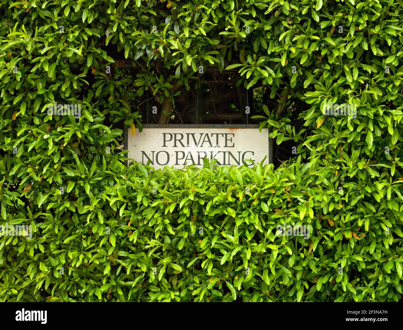 In vielen Städten des Vereinigten Königreichs ist das Parken für Anwohner oft ein Problem, und Parkkontrollen werden eingeführt, um sicherzustellen, dass die Anwohner zugeteilt werden Stockfoto