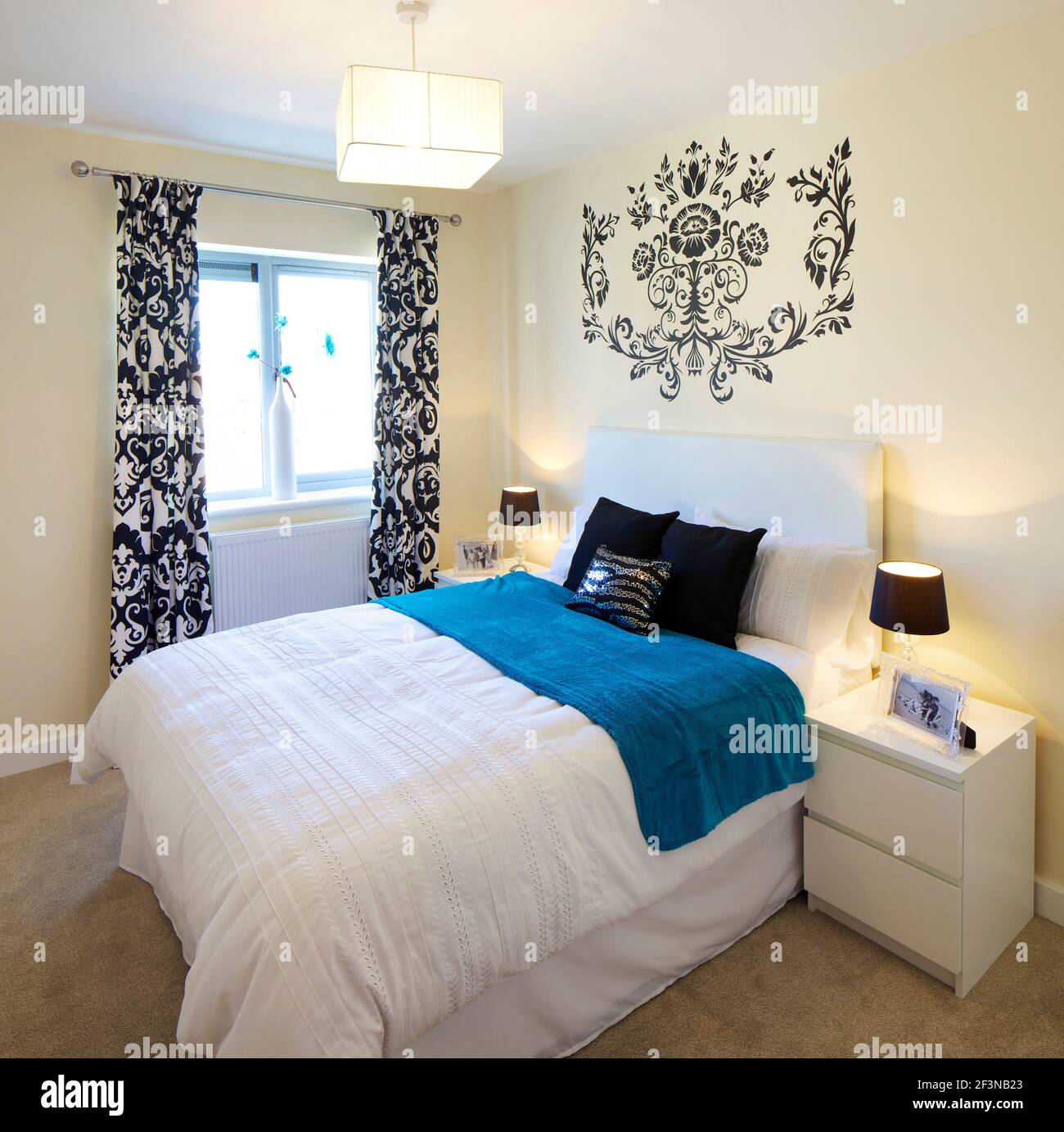 Nokoto Court, Stockmoor Village Local Centre Bridgwater. Neuentwicklung von Wohnhäusern und Einzelhandelsflächen im Stockmoor Village in Bridgwater Stockfoto