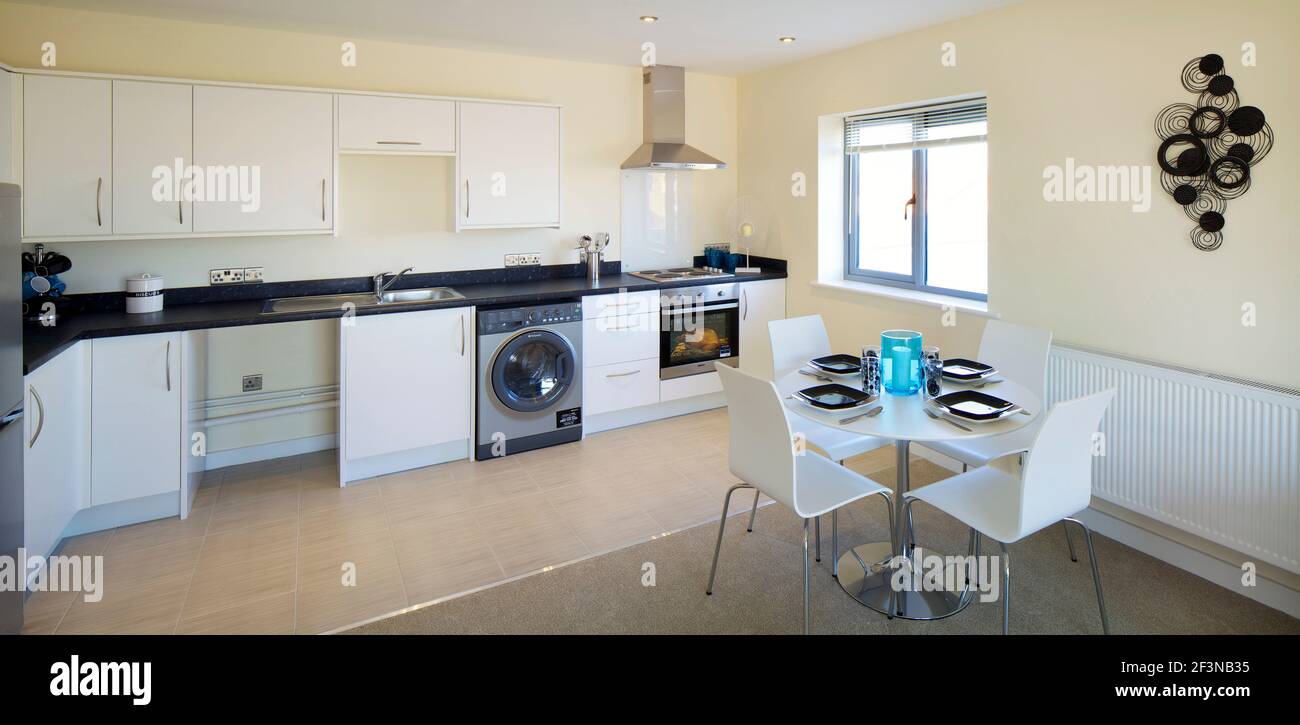 Nokoto Court, Stockmoor Village Local Centre Bridgwater. Neuentwicklung von Wohnhäusern und Einzelhandelsflächen im Stockmoor Village in Bridgwater Stockfoto