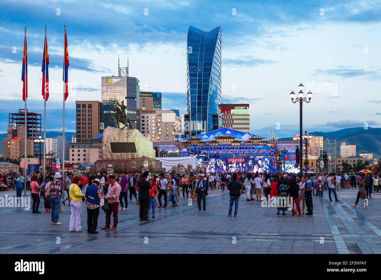 ULAANBAATAR, MONGOLEI - 11. JULI 2016: Feier des traditionellen Naadam-Festivals auf dem Chingis-Platz oder dem Sukhbaatar-Platz in Ulaanbaatar oder Ulan Bator Stockfoto