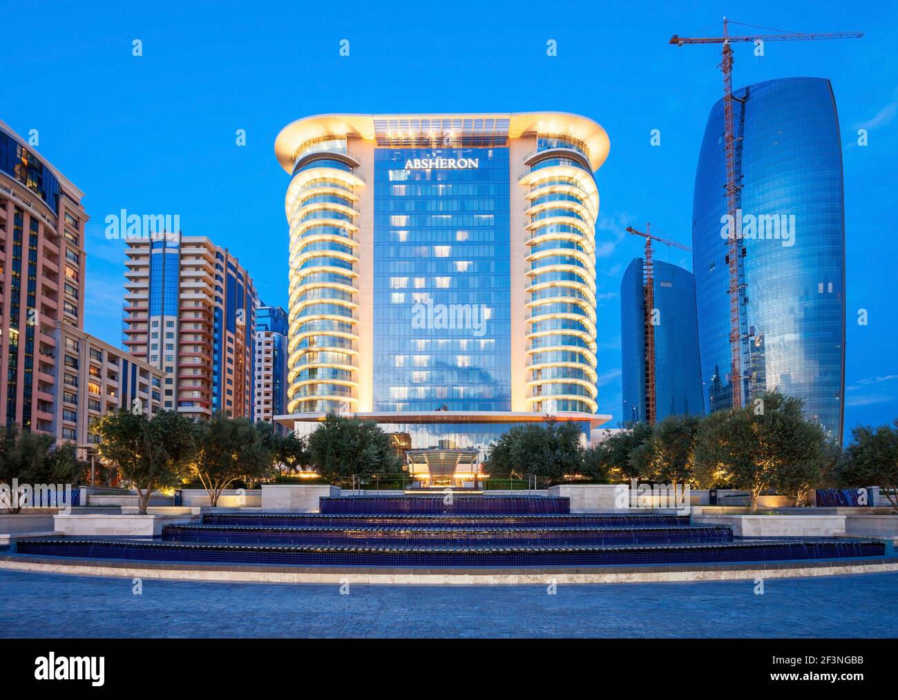 BAKU, Aserbaidschan, 15. SEPTEMBER 2016: JW Marriott Absheron Baku ist ein luxuriöses 5-Sterne Hotel im Zentrum von Baku, Aserbaidschan. Stockfoto