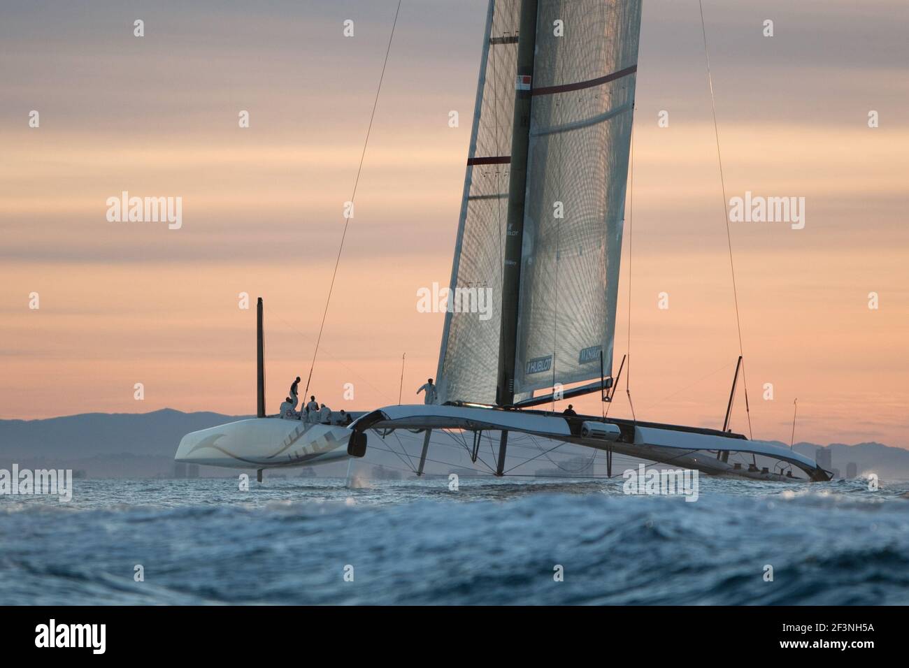 SEGELN - 33 AMERICA'S CUP 2010 - VALENCIA (SPA) - 15/01/2010PHOTO: IGNACIO BAIXAULI / DPPI PRE-RACE - ALINGHI 5 ERSTE SEGEL IN VALENCIA Stockfoto