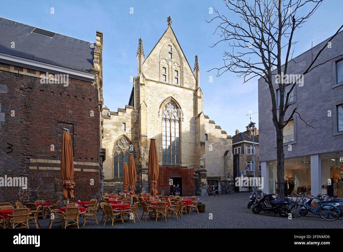 Selexyz Dominicanen Buchhandlung, Maastricht. Historische gotische Gebäude und ehemalige Kirche. Gebäudehülle. Stockfoto