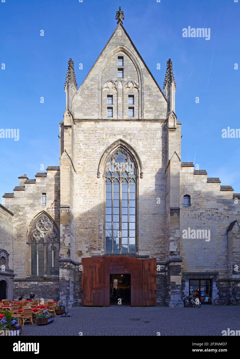 Selexyz Dominicanen Buchhandlung, Maastricht. Historische gotische Gebäude und ehemalige Kirche. Gebäudehülle. Stockfoto