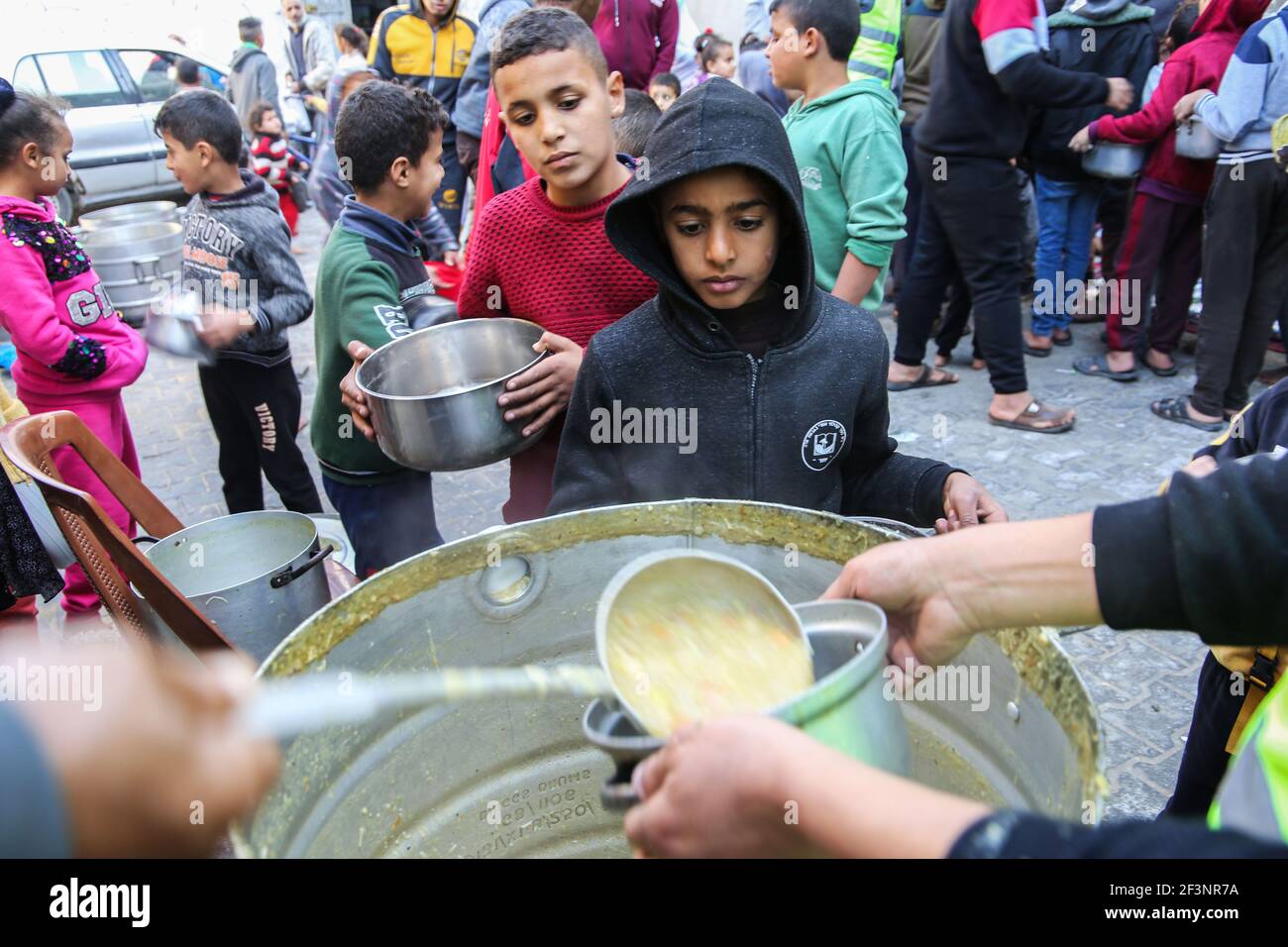 Nahrungsmittelhilfe für bedürftige Familien in Gaza Stockfoto